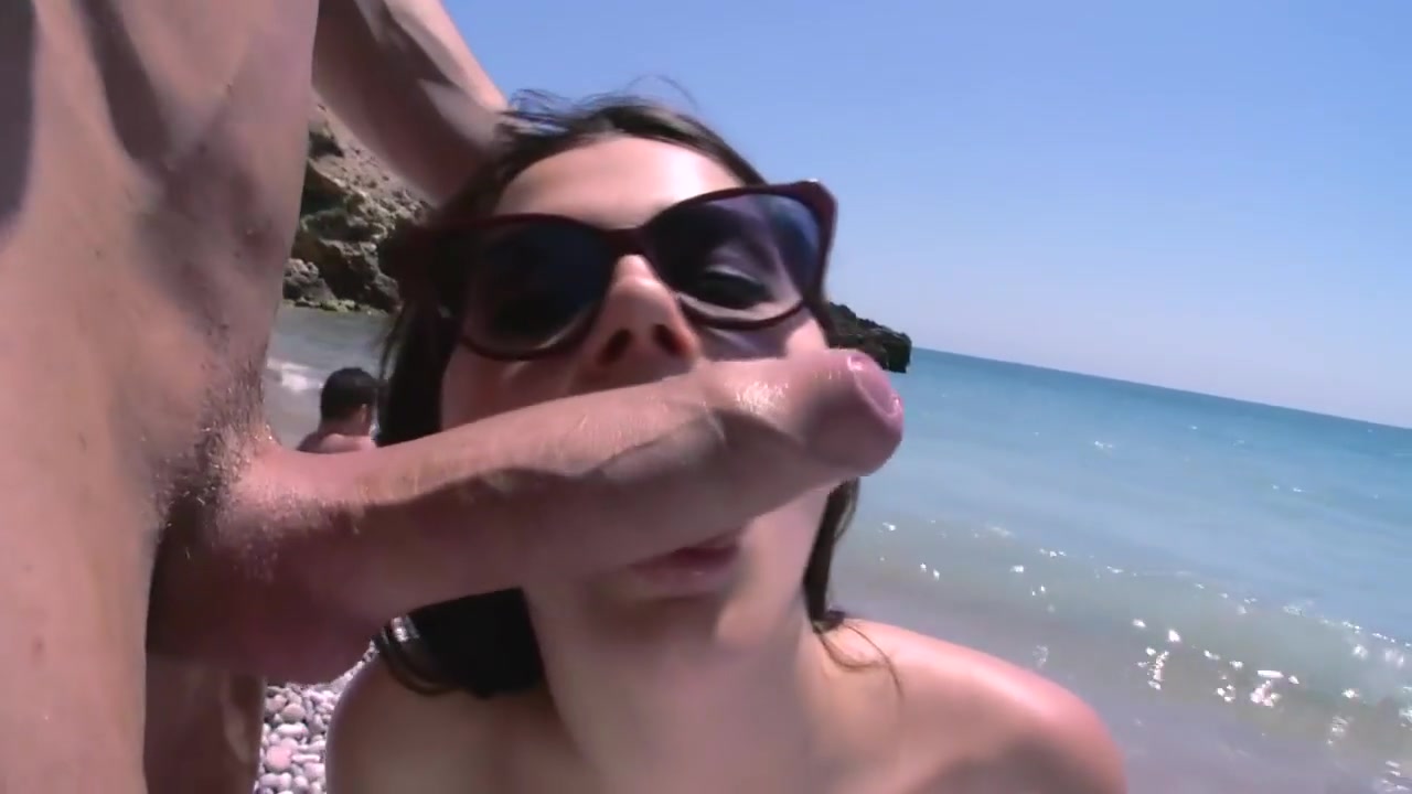 Amateur teen 18+ with Booty at the Beach