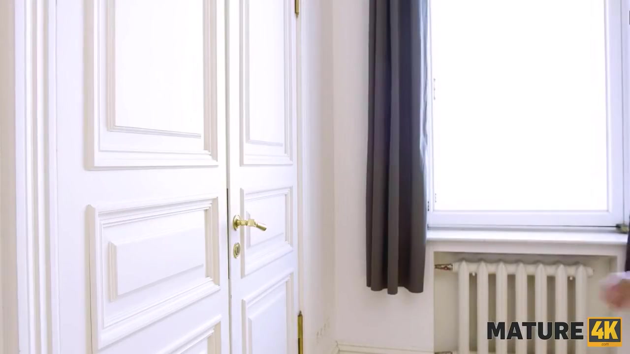 Vincent Vega In Perverted Penetrates Old But Nice Woman With Hairy Pussy