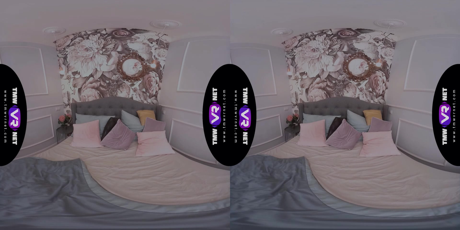 Orgasming with a phone in her hands - TmwVRnet