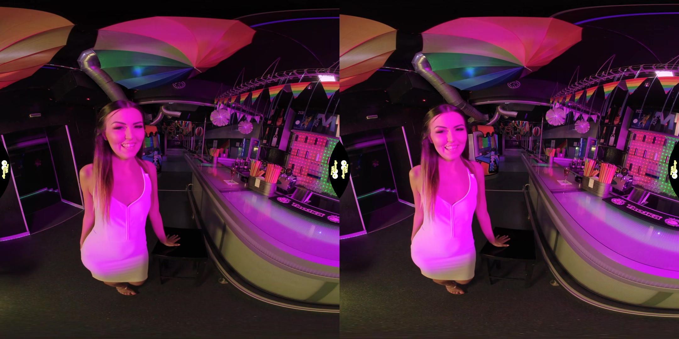 Solo On Bar - SqueezeVR