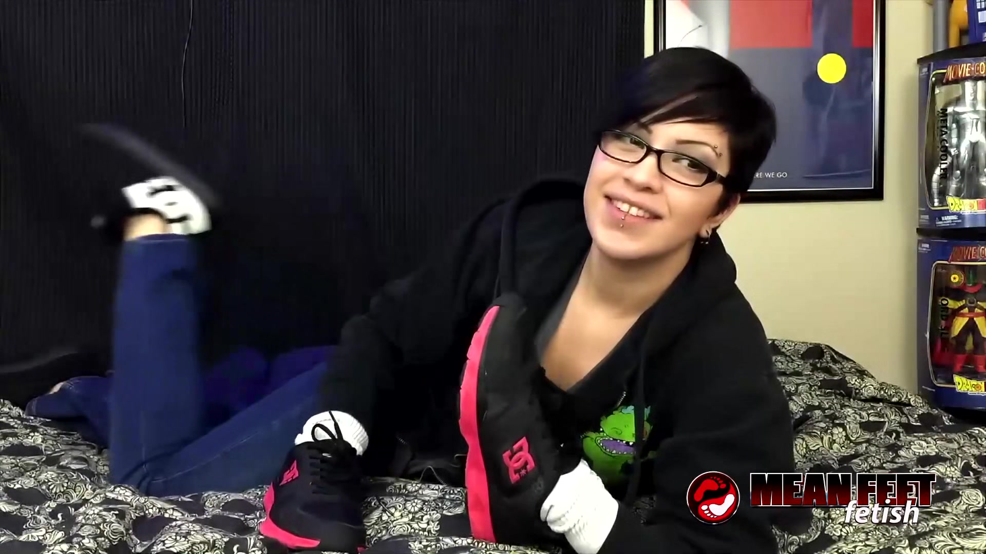 Nerdy Cassandra Cain Wants To Show Her New Looks