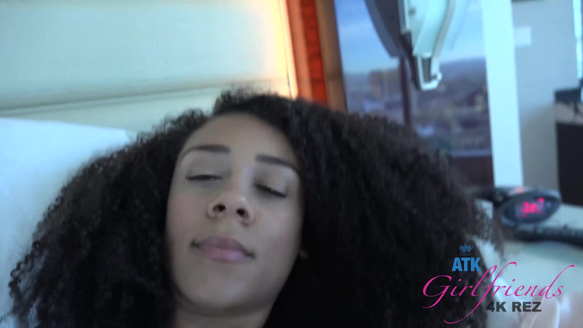 Ariana Loves Sucking On Your Cock First Thing In The Morning