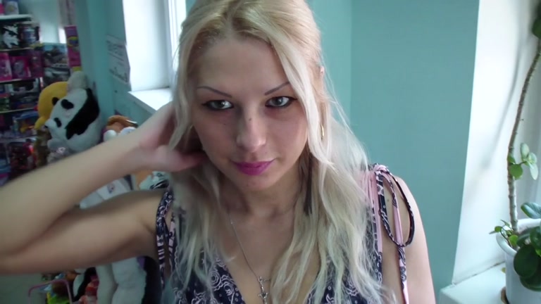 Hot dilettante girlfriend swallows cum in the meadow