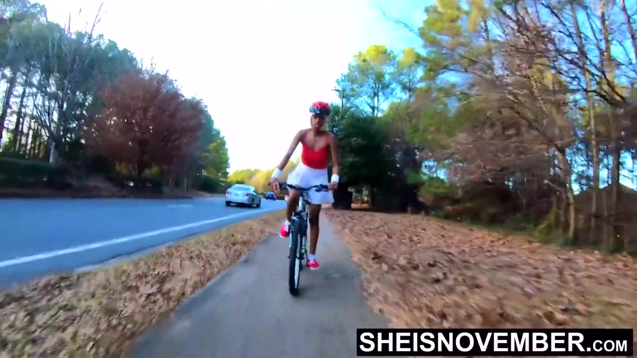 Prettiest Buns Flashed While Cycling Outdoors Sexy Babe Reveals Tight Wedgie