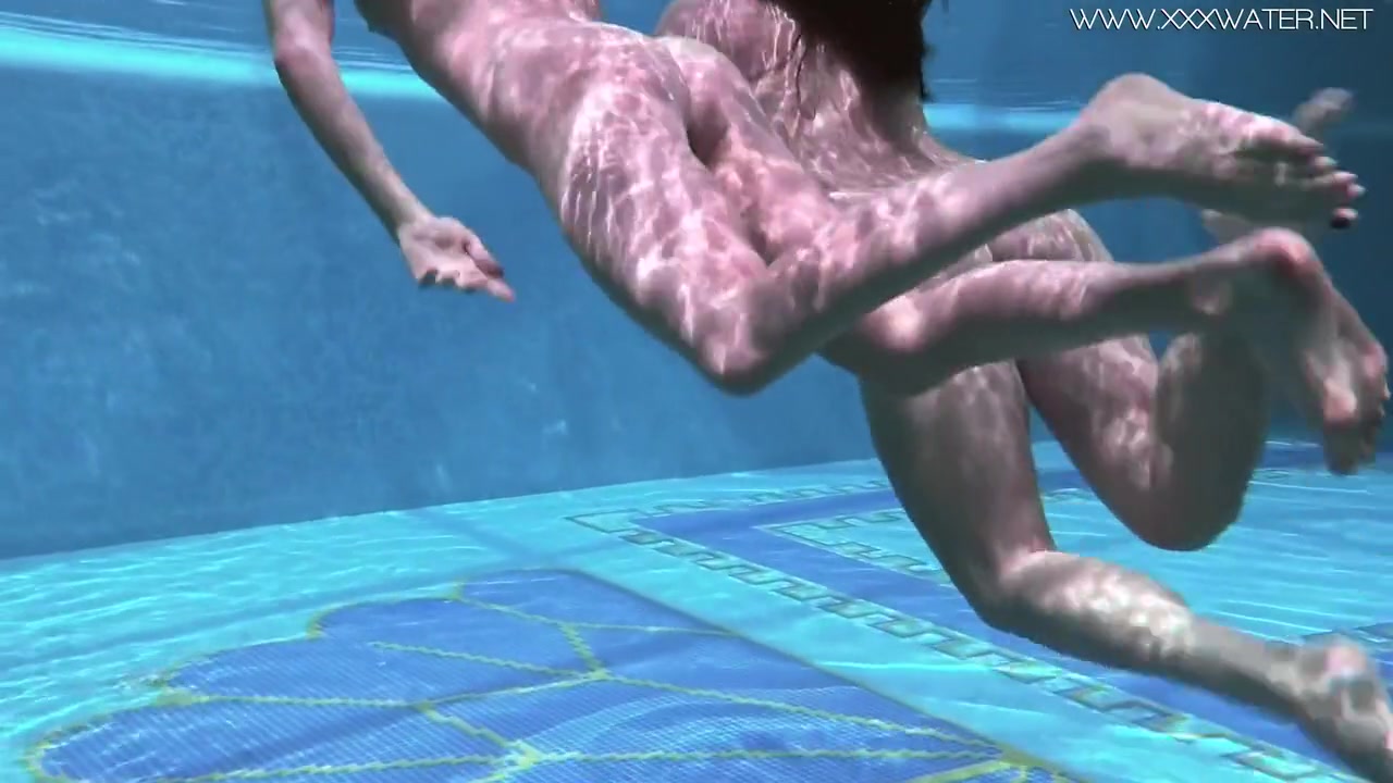 Jessica Lincoln And Lindsey Cruz - Pretty Hot Hotties Cruz And Jessica Swim Naked Together