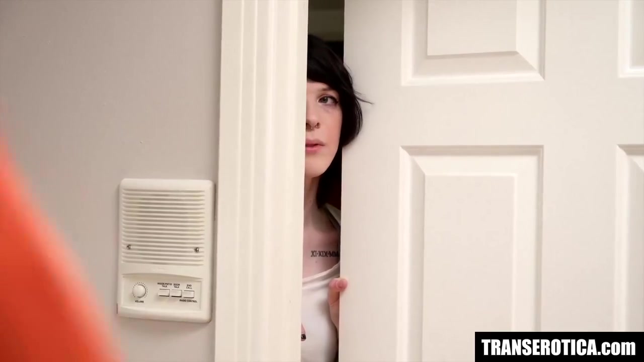 Robin Coffins And Autumn Rain - Ts Offers Free Sex Massage With Sexy Babe