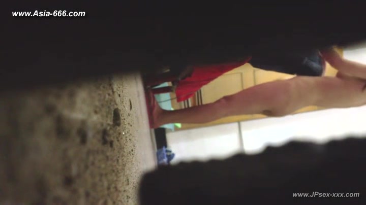 peeping chinese girls bathing.13