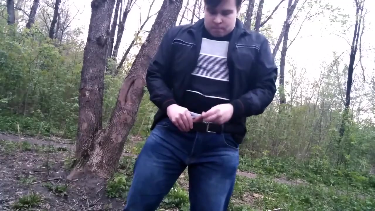 Artem Soset Sam Sebe Drochit Nogami Lizhet Konchil V Lesu Self Suck Autofellatio Self Footjob