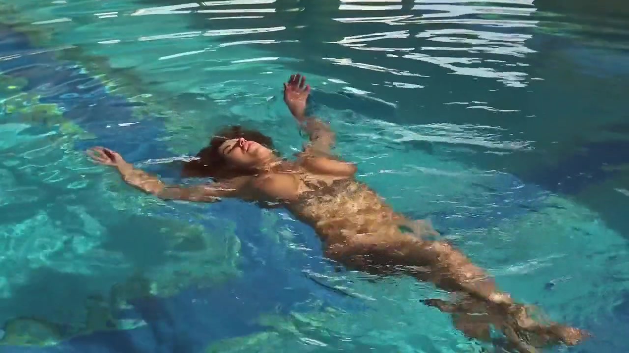 Heidi Van Horny - Swimming And Pussy Touching By Heidi