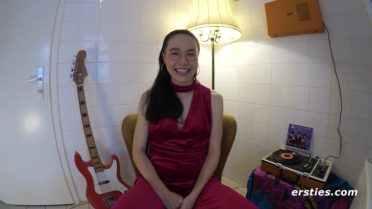 All Girl Orgy Ends Up With A Girl Squirting! - Lesbian Orgy