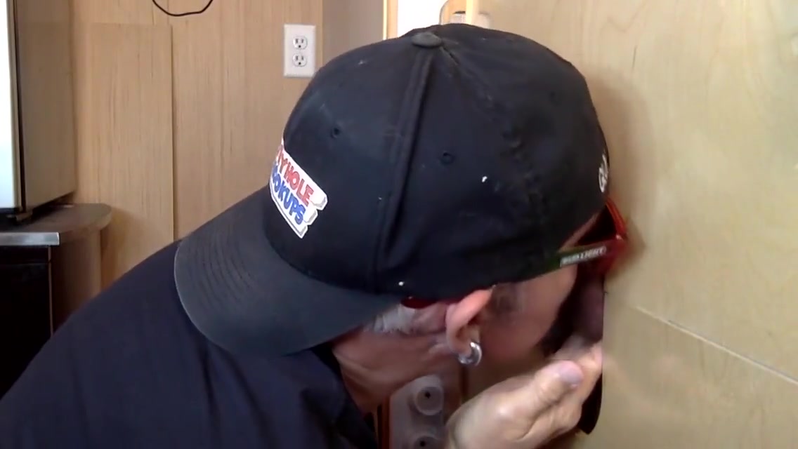 Ray Wells - Gloryhole Mature Breeded From Behind During Blowjob 7 Min
