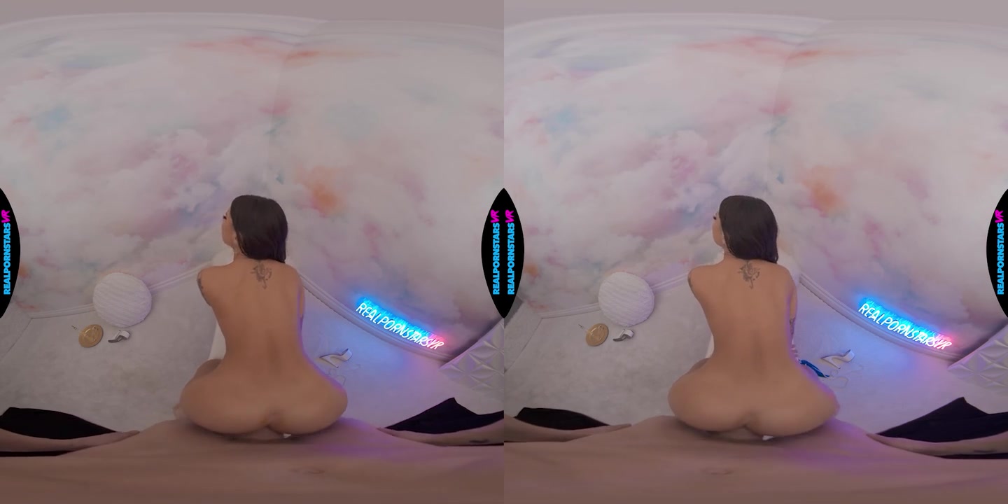 April Olsen Wants You To Show You How She Can Fit Your Cock In Her Ass