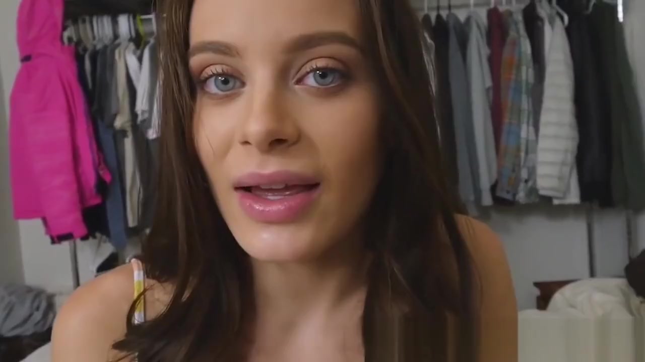 Hot Stepsis Gobbles Cock