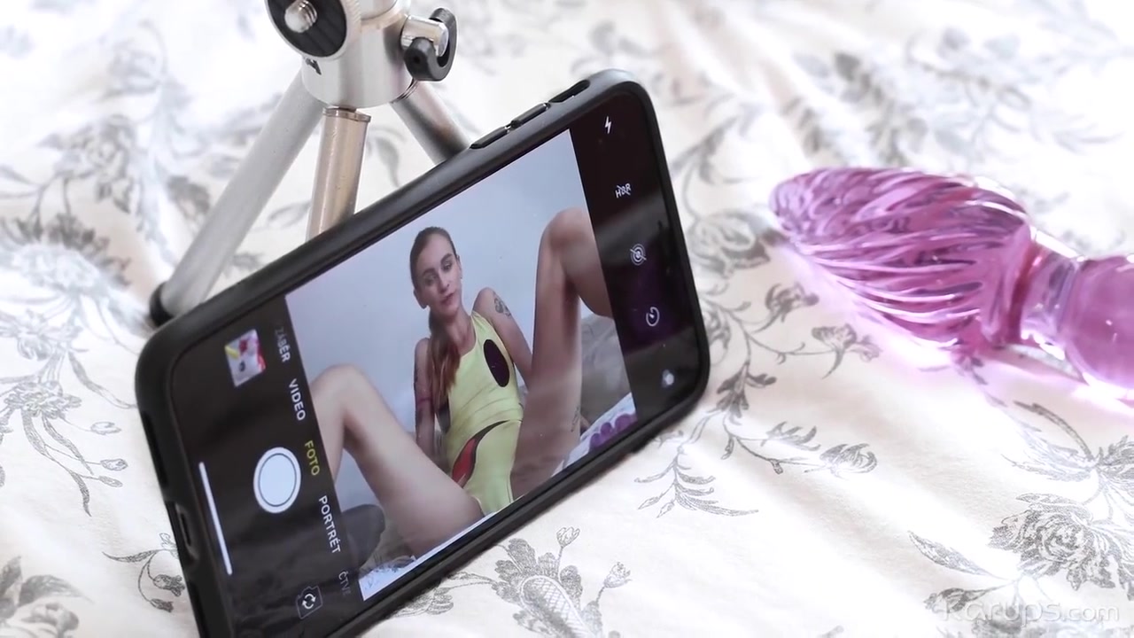 Adele Unicorn In Camgirl Crams Her Cooch