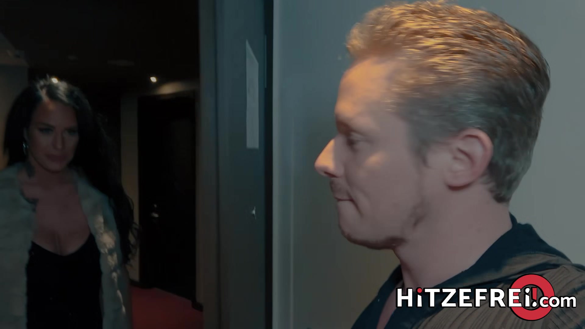 Hot Latina Zara Mendez thirsty for cum cocktail - Hitzefrei