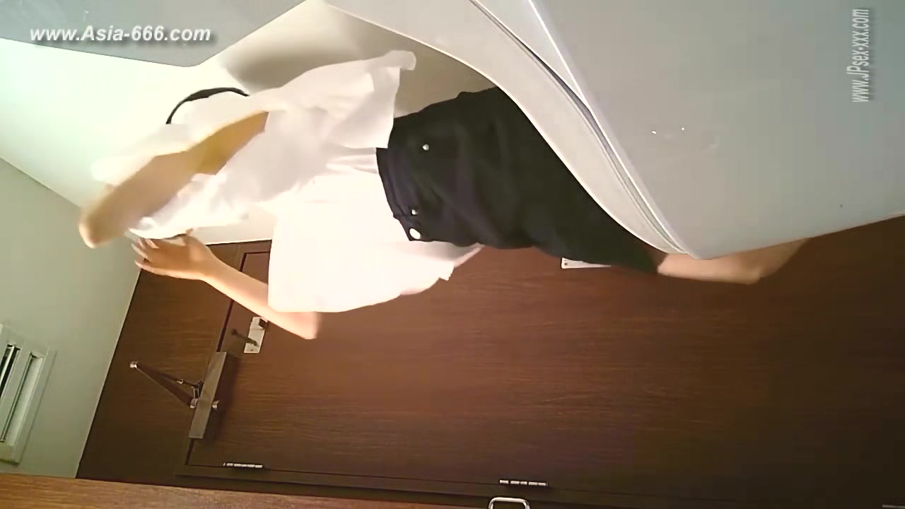 peeping japanese ol go to toilet.12
