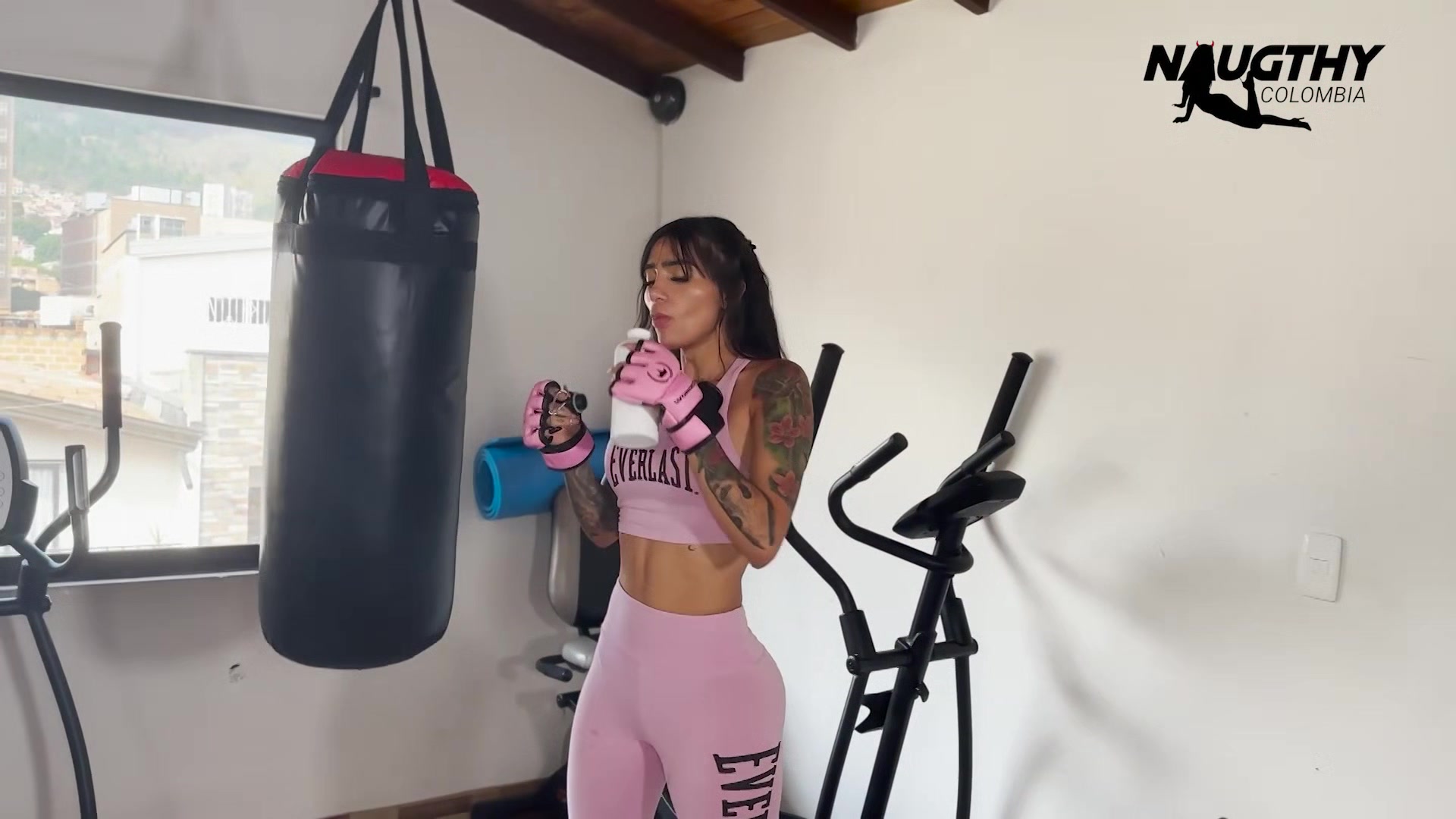 I Take Pictures In The Gym And End Up Masturbating - Naughtycolombia