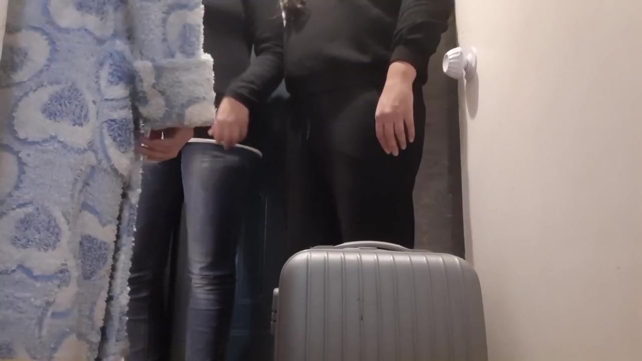 Poka Moya Mat Bla V Spalne M S Moei Devushkoi Trahalis V Prihozhei