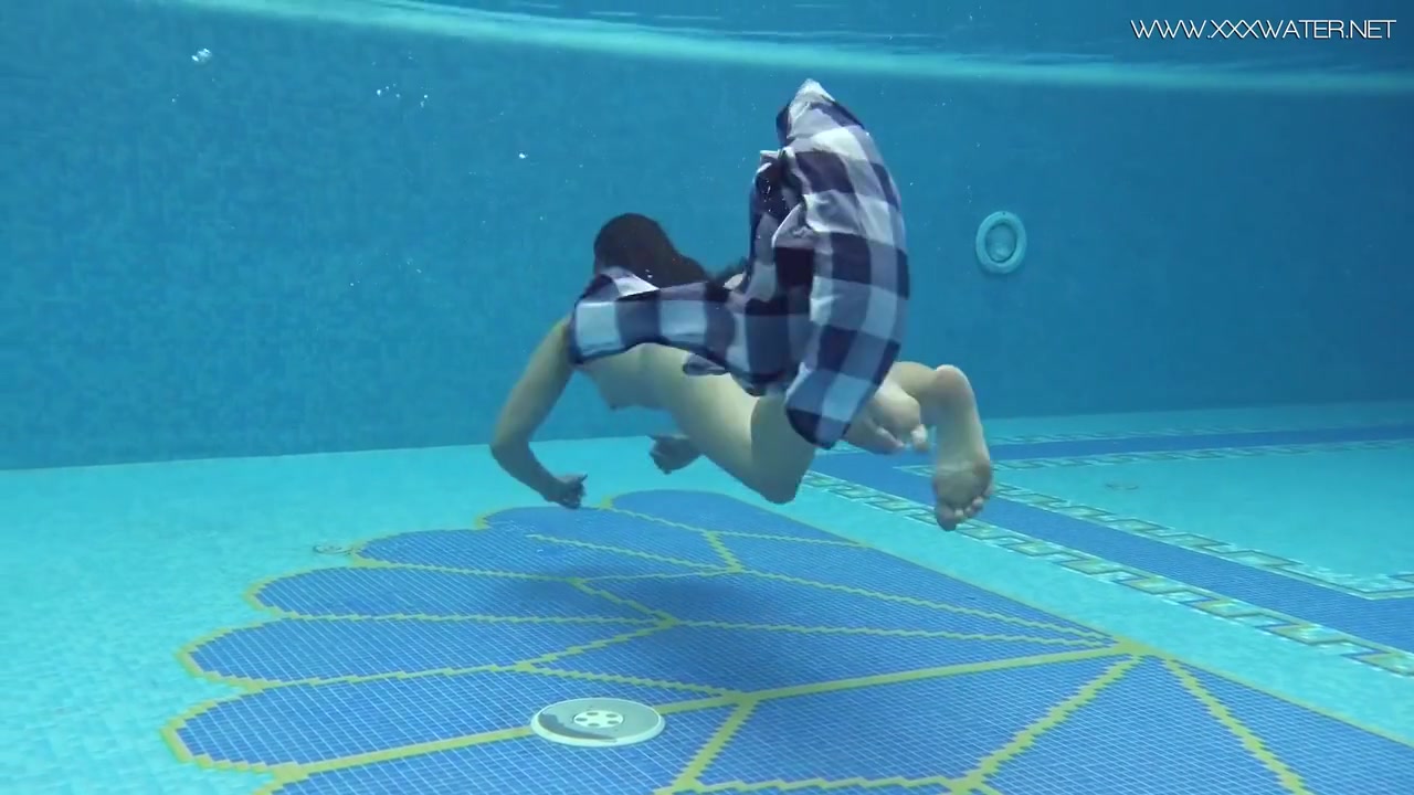 Sazan Cheharda Super Hot teen 18+ Underwater Nude