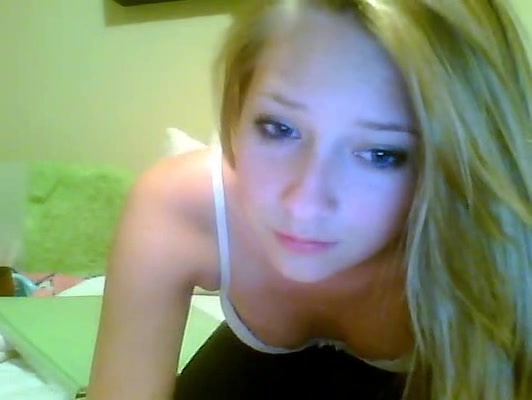Young blonde babe shoves three fingers at time