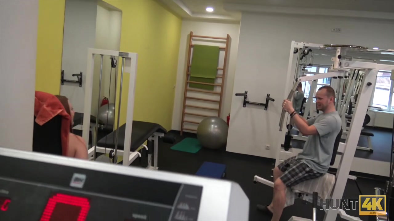 HUNT4K. Naughty guy picks up young hottie and fucks her right in gym