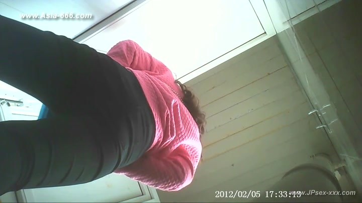 chinese girls go to toilet.33