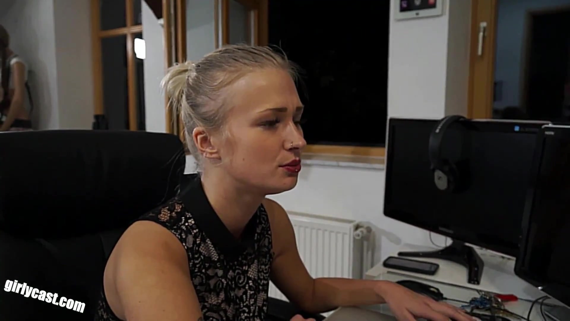 Lia & Kathi - The Fucking Job Interview!