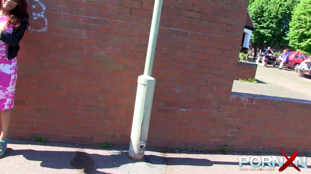 Kiki Minaj in Ebony Cougar Pissing In Public - pornxn.com