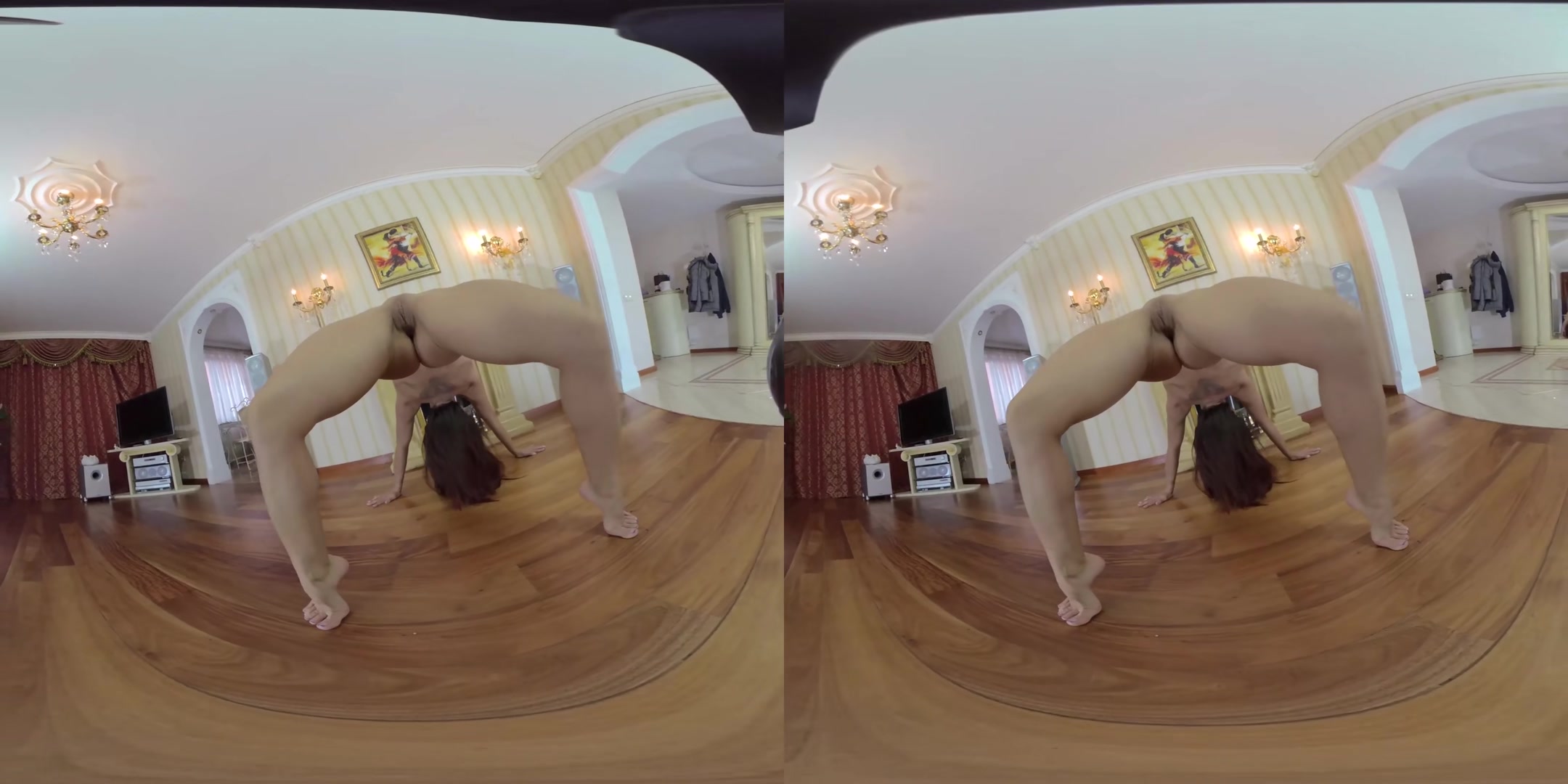 Flexy Baby Kristin Lynn Shows Flexibility & Lesbians With Mia Sanders In Palace Interiors - VRmodels