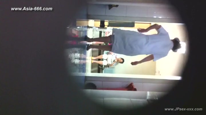 chinese girls go to toilet.52