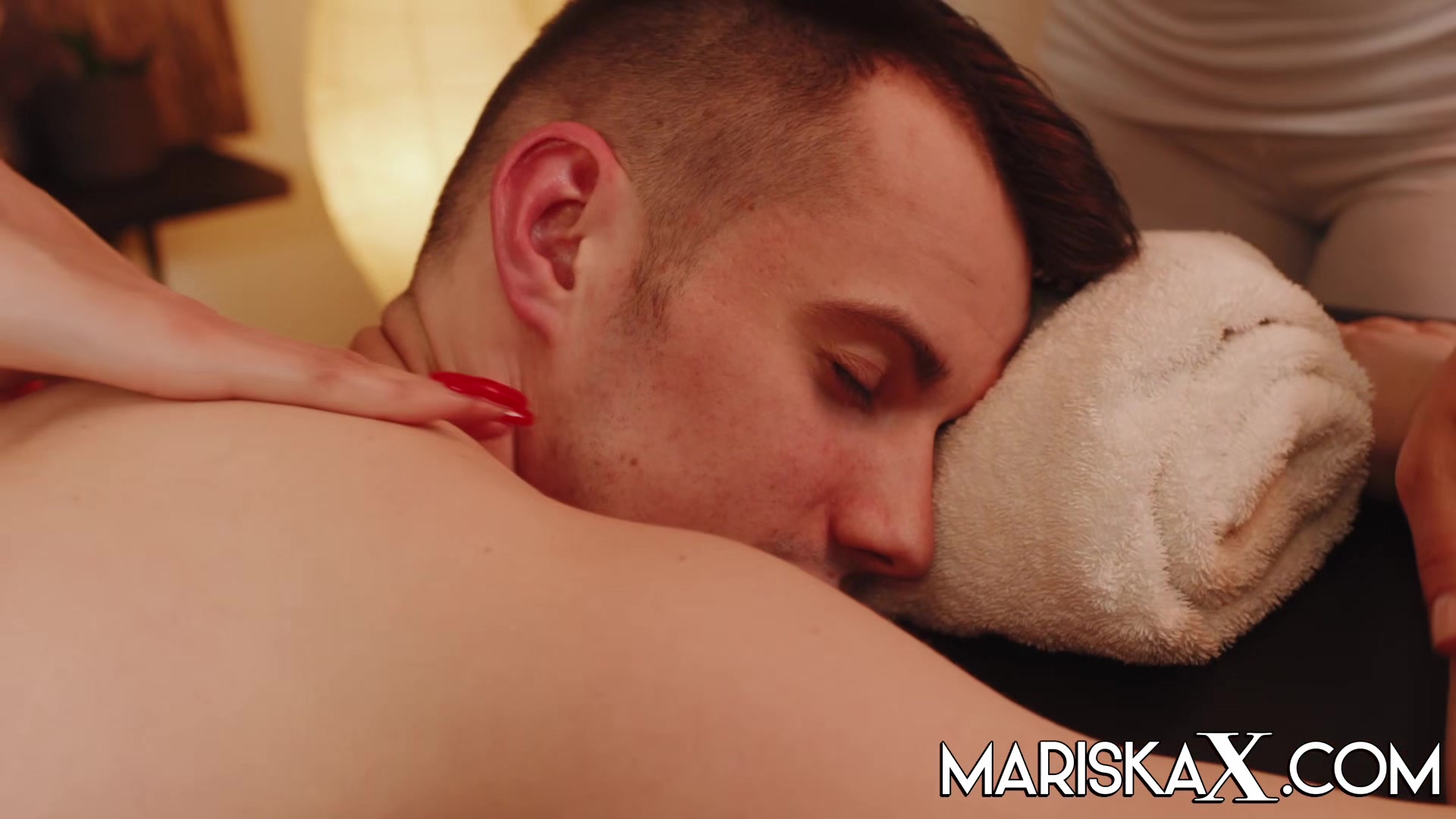 MARISKAX Cougars Mariska and Amber love younger men