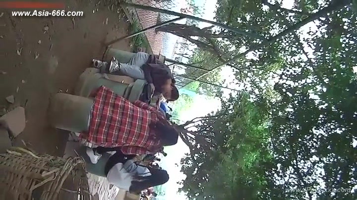 chinese girls go to toilet.109