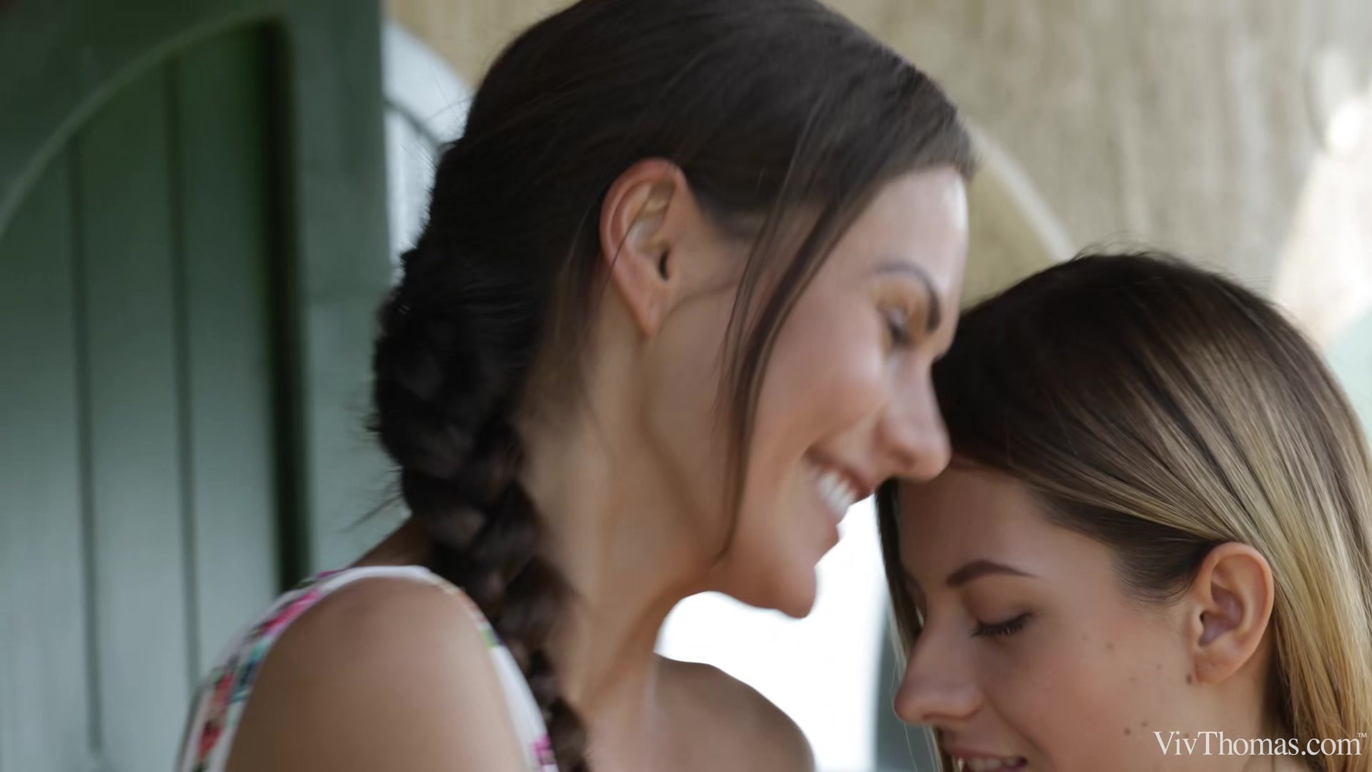 Vine 2 1 - Drenched - Rebecca Volpetti & Stefany Moon & Tina Kay - VivThomas