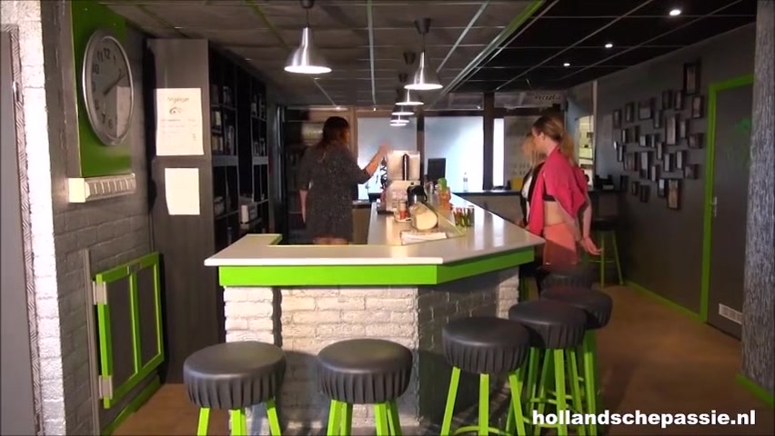 Dutch Clown Visits the Gym for Sex - Passie.Nl