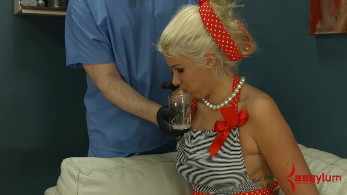 Pin Up Babe Ass Fucked With Horny Blonde