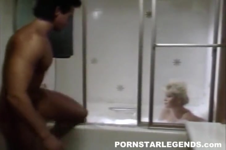 Fucks Petite Blonde In Shower And Cums On Her 6 Min - Peter North
