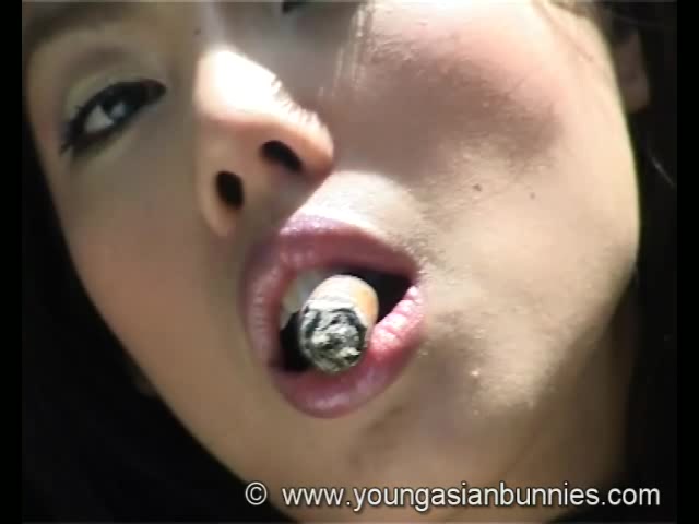 YoungAsianBunnies: Mekumi car action naked