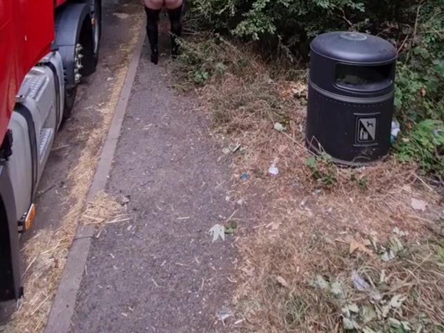 Sissy Crossdresser Wank Outdoors