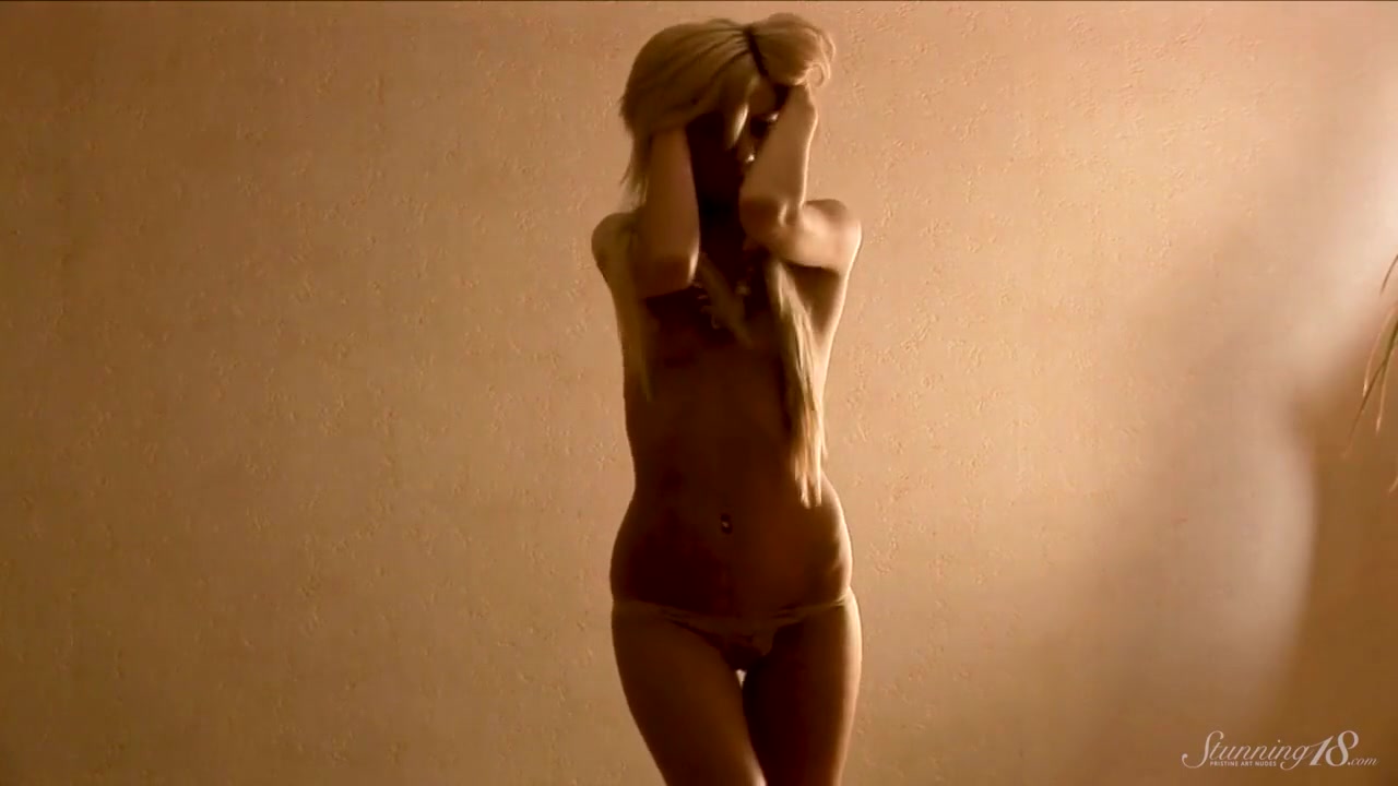 Mysterious College Girl Sarah Fingers Herself In The Dark!