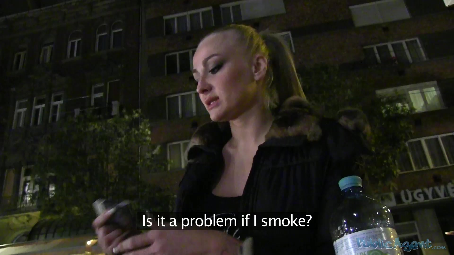 Tattooed blonde showed her amateur beauties in the night