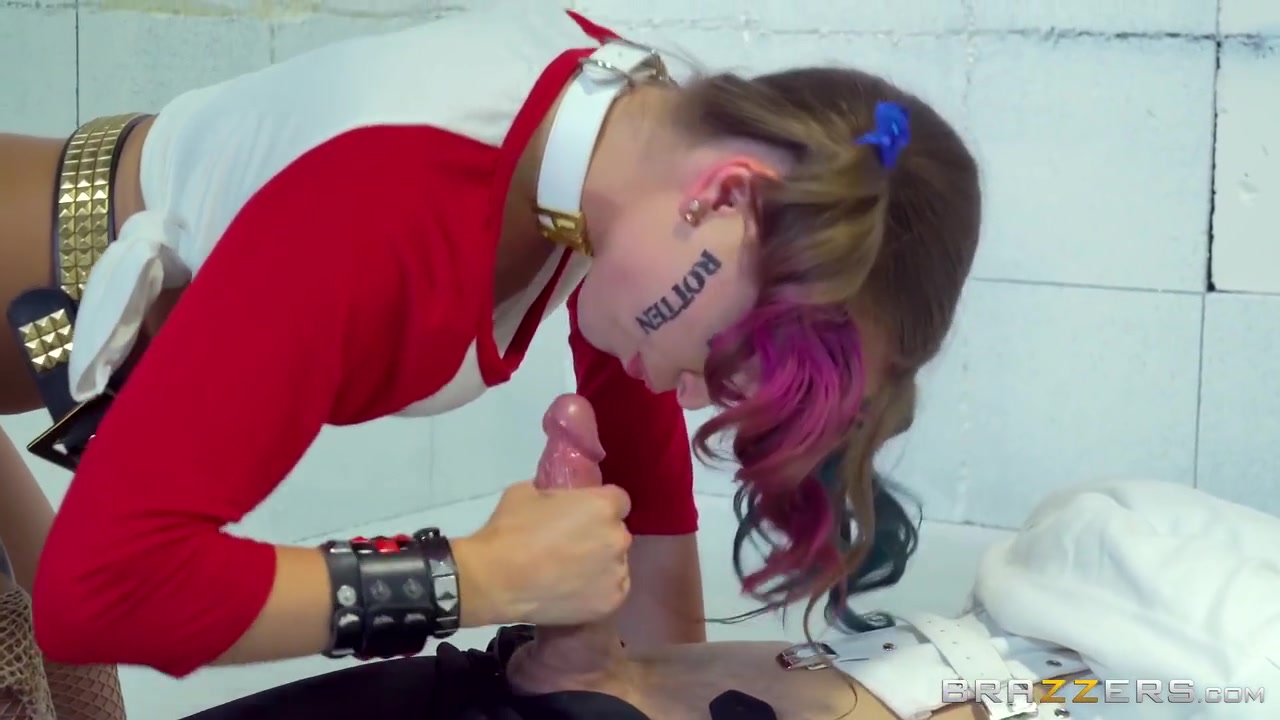 Sucks Cock In The Asylum With Harley Quinn