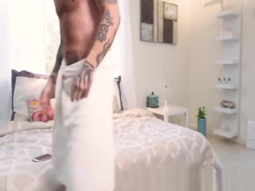 Sensual tranny sticks it in his man pussy hard and deep