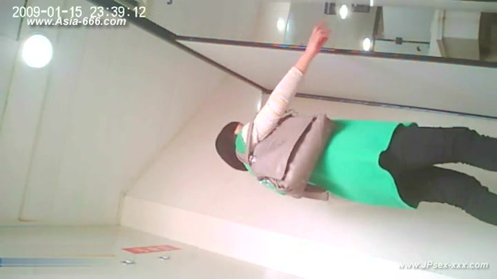 chinese girls go to toilet.19