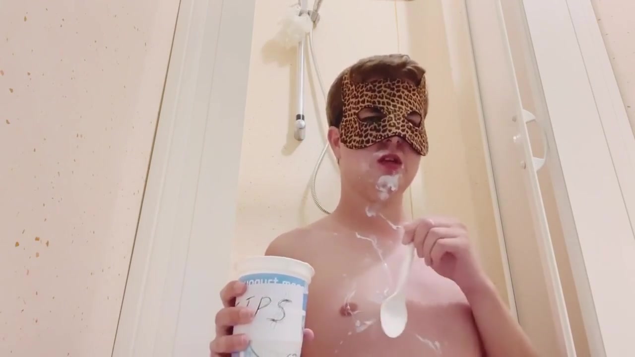 Leobabycat Playing With Yogurt foodporn