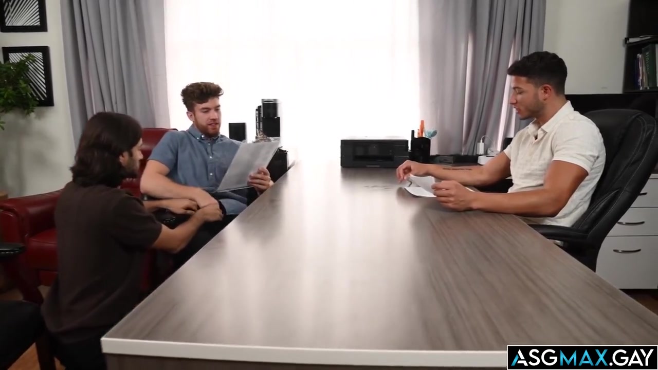 Having A Threesome In The Office - Carter Collins, Vincent Grey And Noah Asli