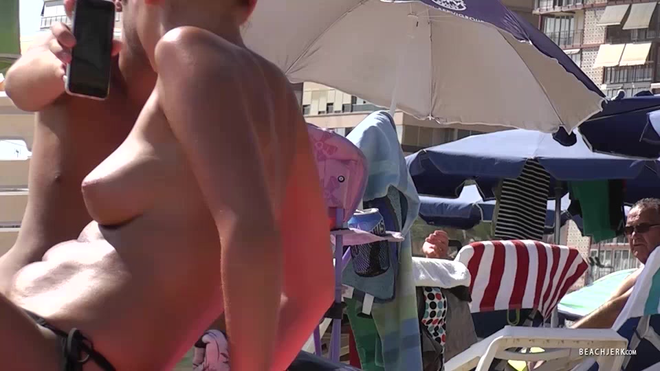 Excellent sideboob - BeachJerk