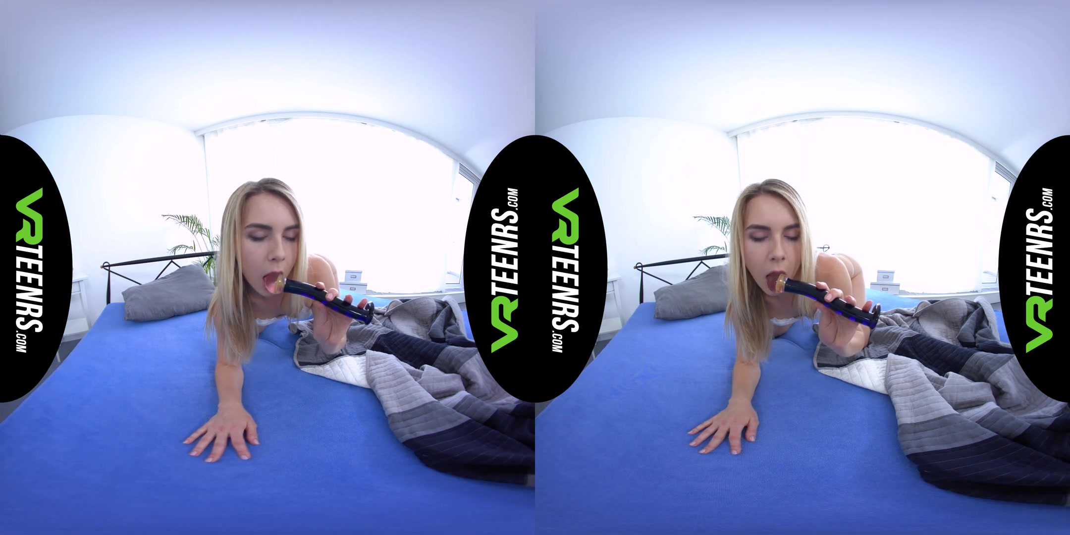 Alecia Fox in teen 18+ Toying Herself In VR - VRTeenrs