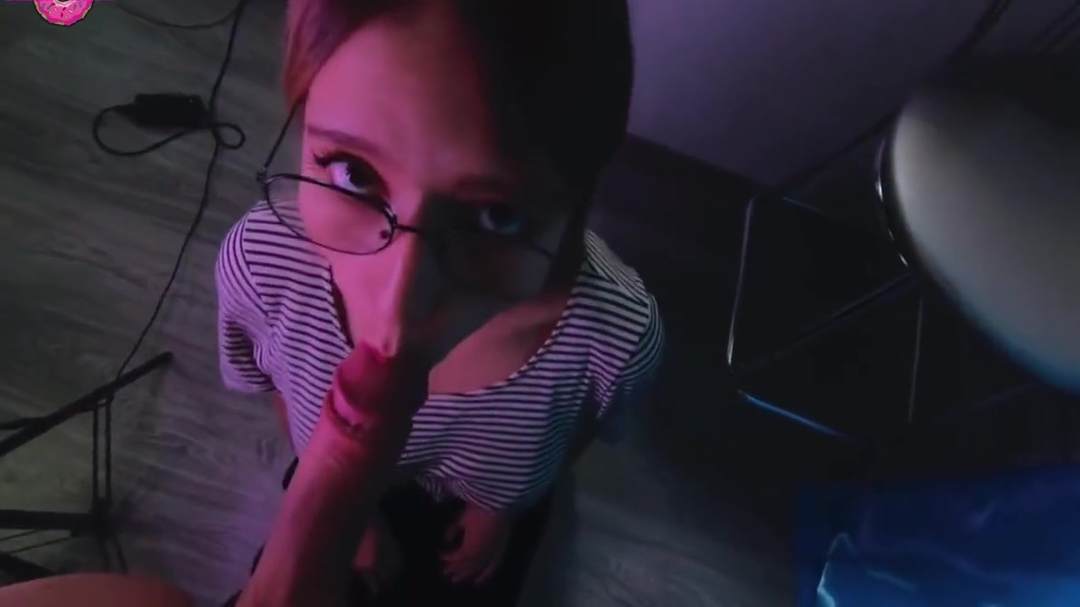 Sexy Stepsister Deep Sucking Dick And Had Missionary Sex