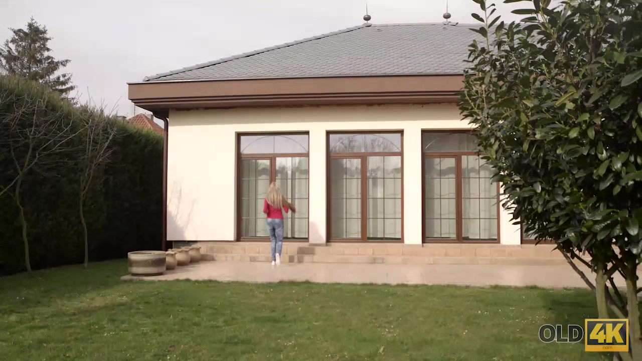 OLD4K. Beauty wanted to taste hard cock and old man couldn't say no