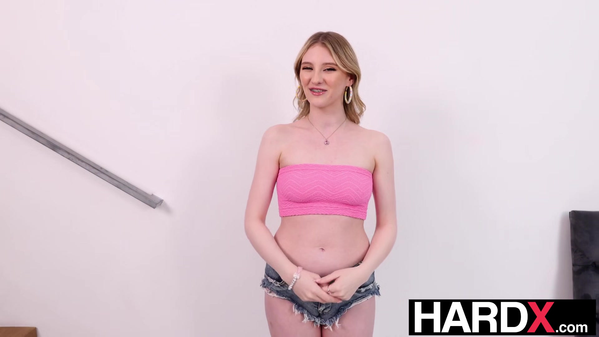 Cute Globe Trotting Slut Fucked Raw - Melody Marks